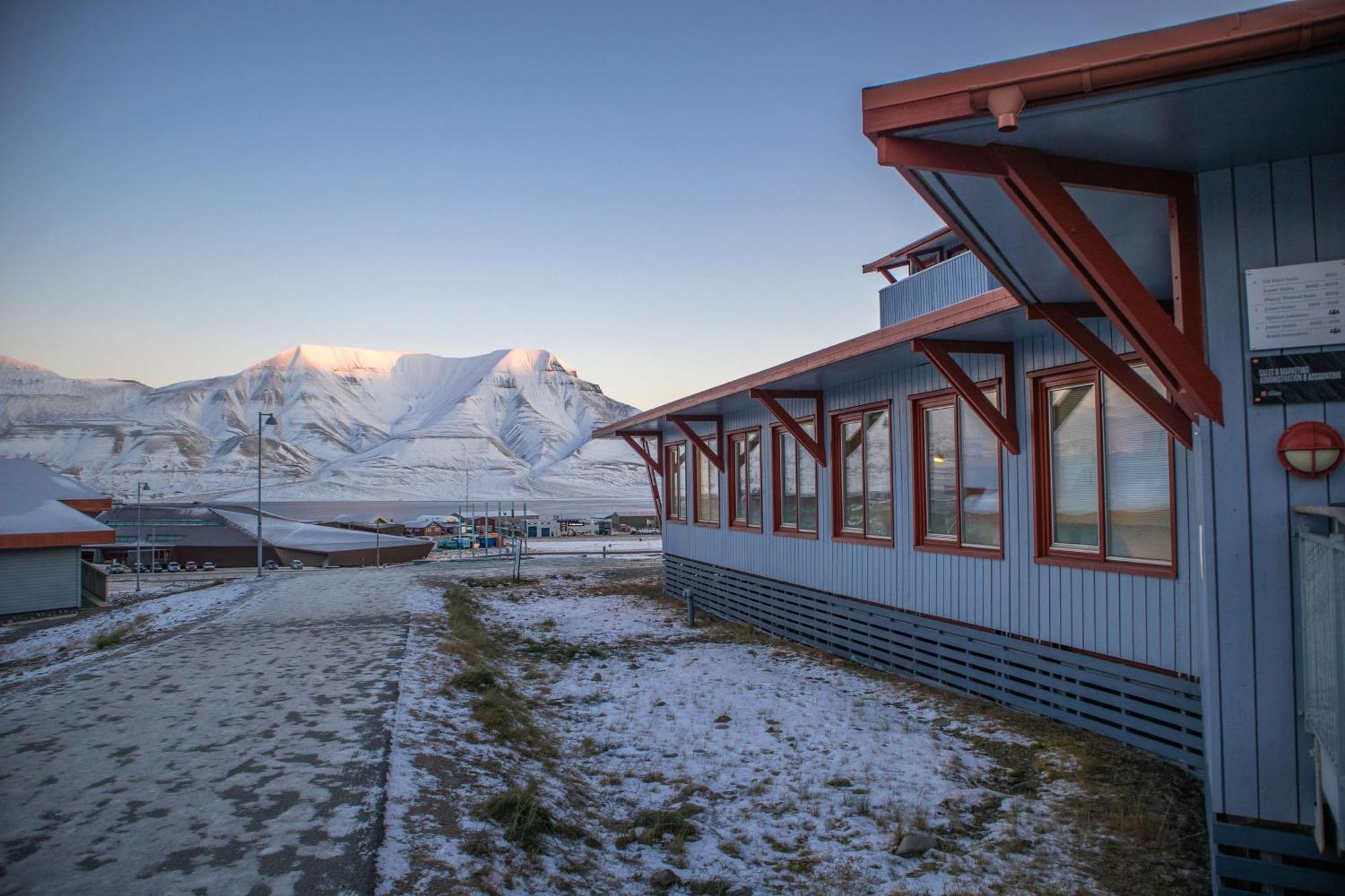 Radisson Blu Polar Hotel, Spitsbergen Лонгйир Экстерьер фото
