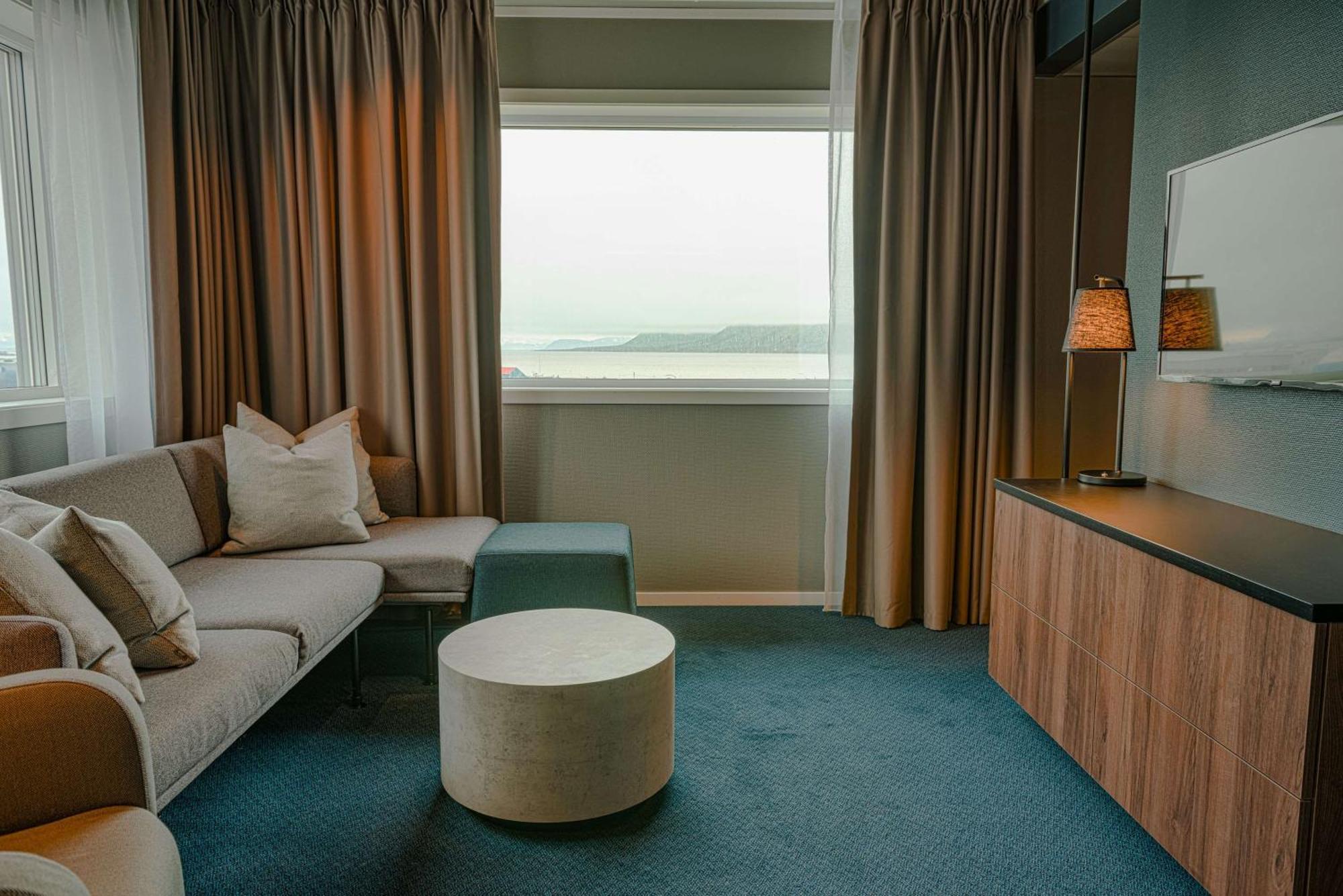 Radisson Blu Polar Hotel, Spitsbergen Лонгйир Экстерьер фото